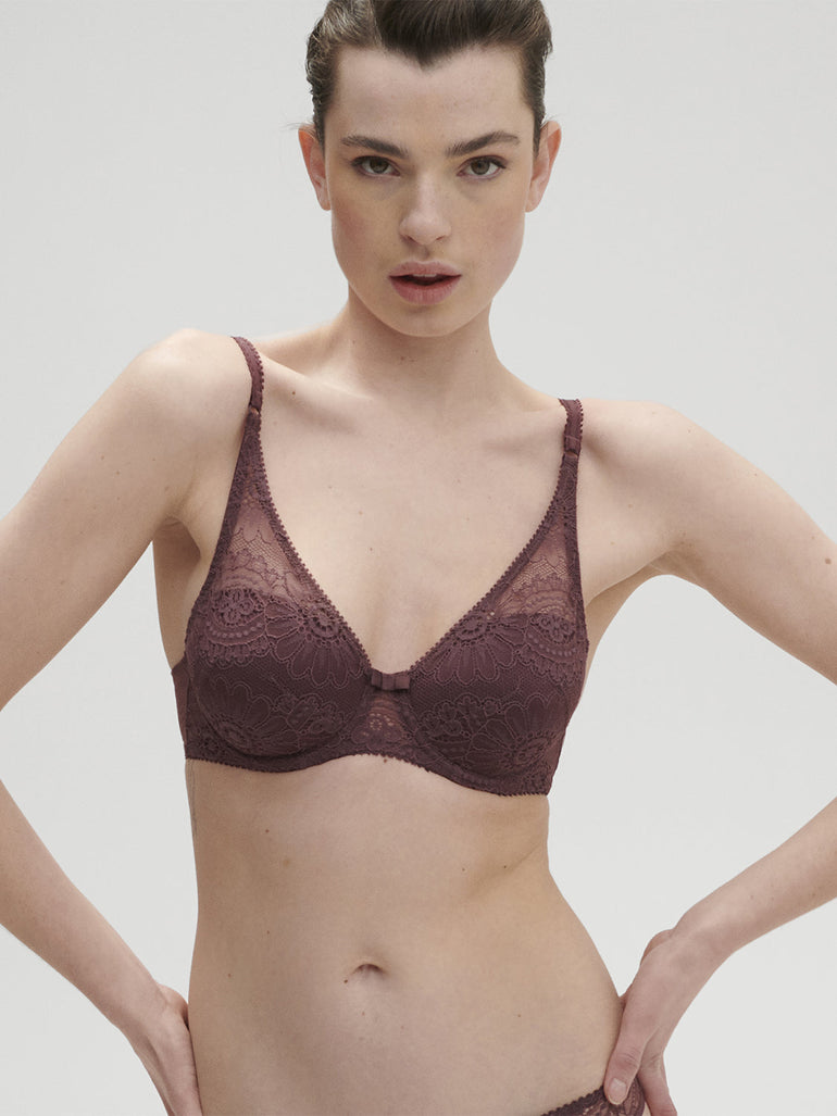squared-neckline-spacer-bra-byzantine-embleme-1