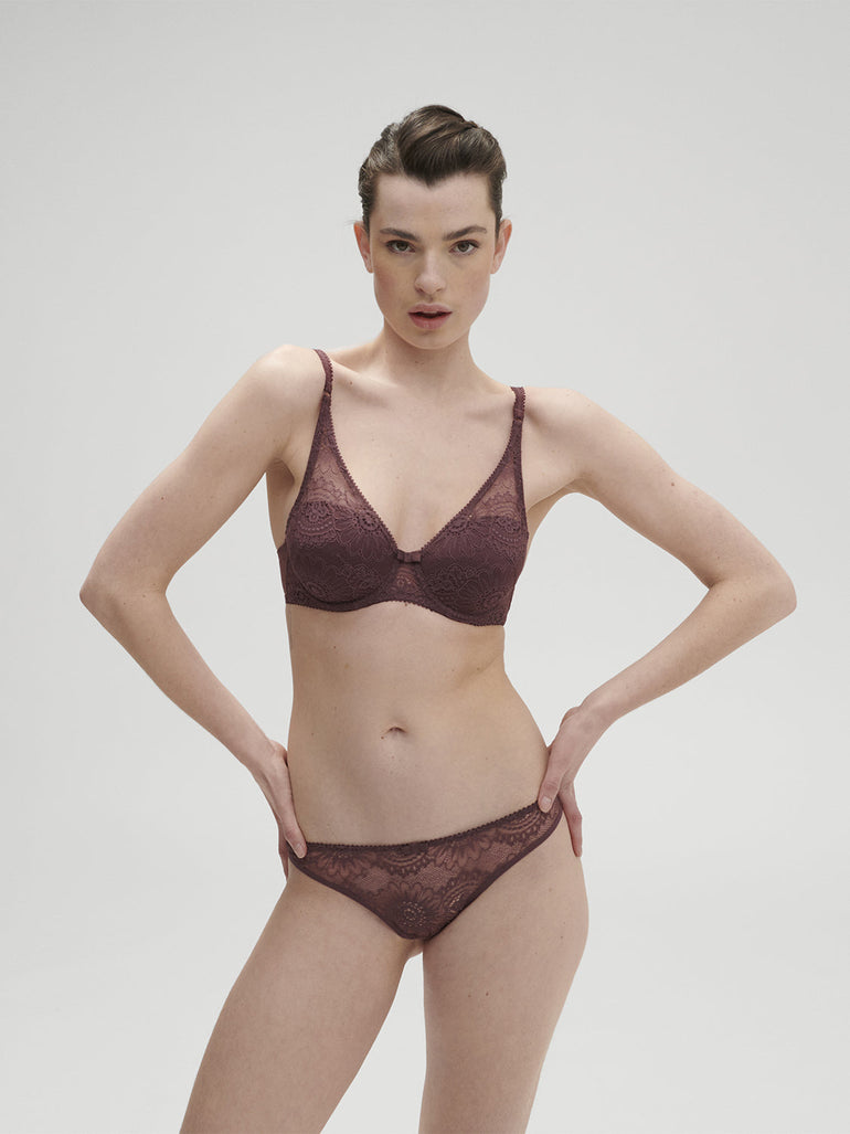 squared-neckline-spacer-bra-byzantine-embleme-3