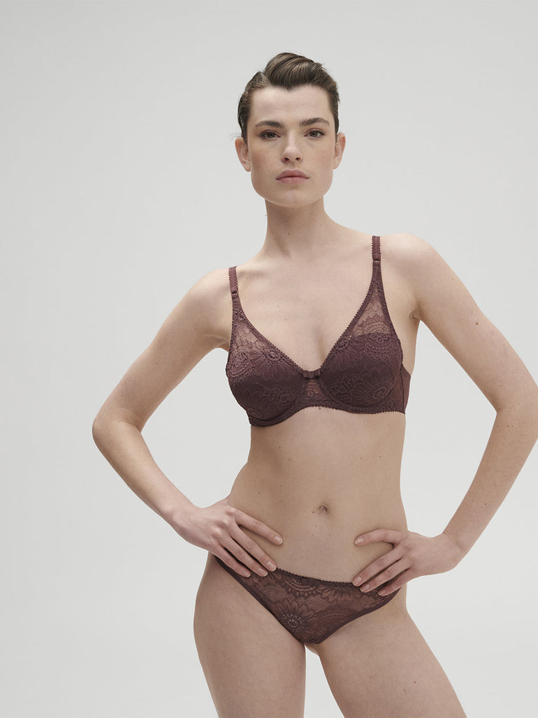 squared-neckline-spacer-bra-byzantine-embleme-5
