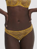 progressive-brief-golden-yellow-embleme-1