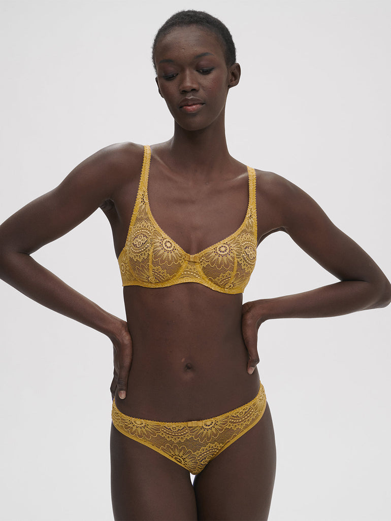progressive-brief-golden-yellow-embleme-3