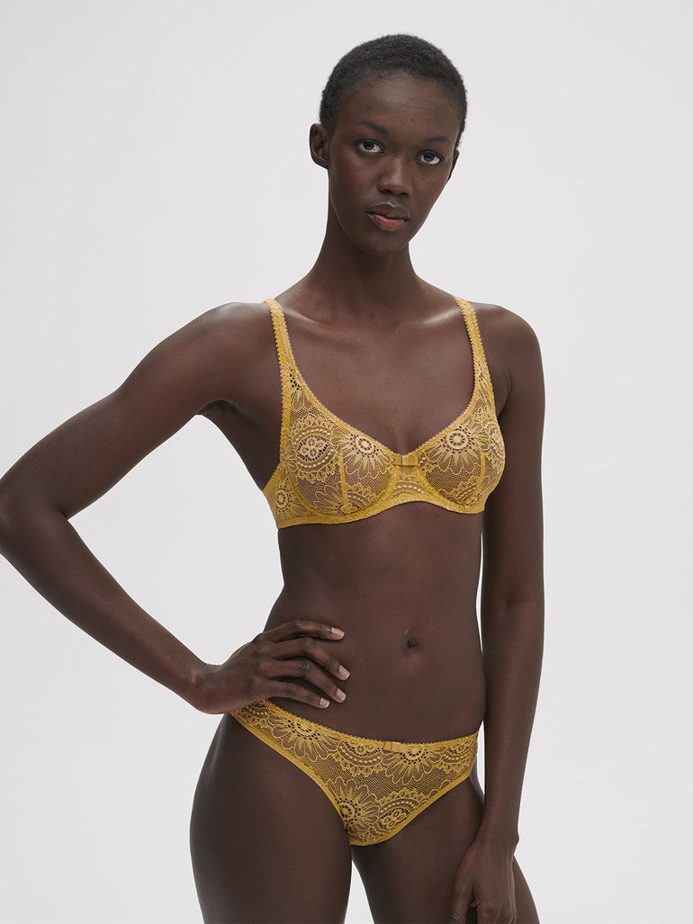 progressive-brief-golden-yellow-embleme-5