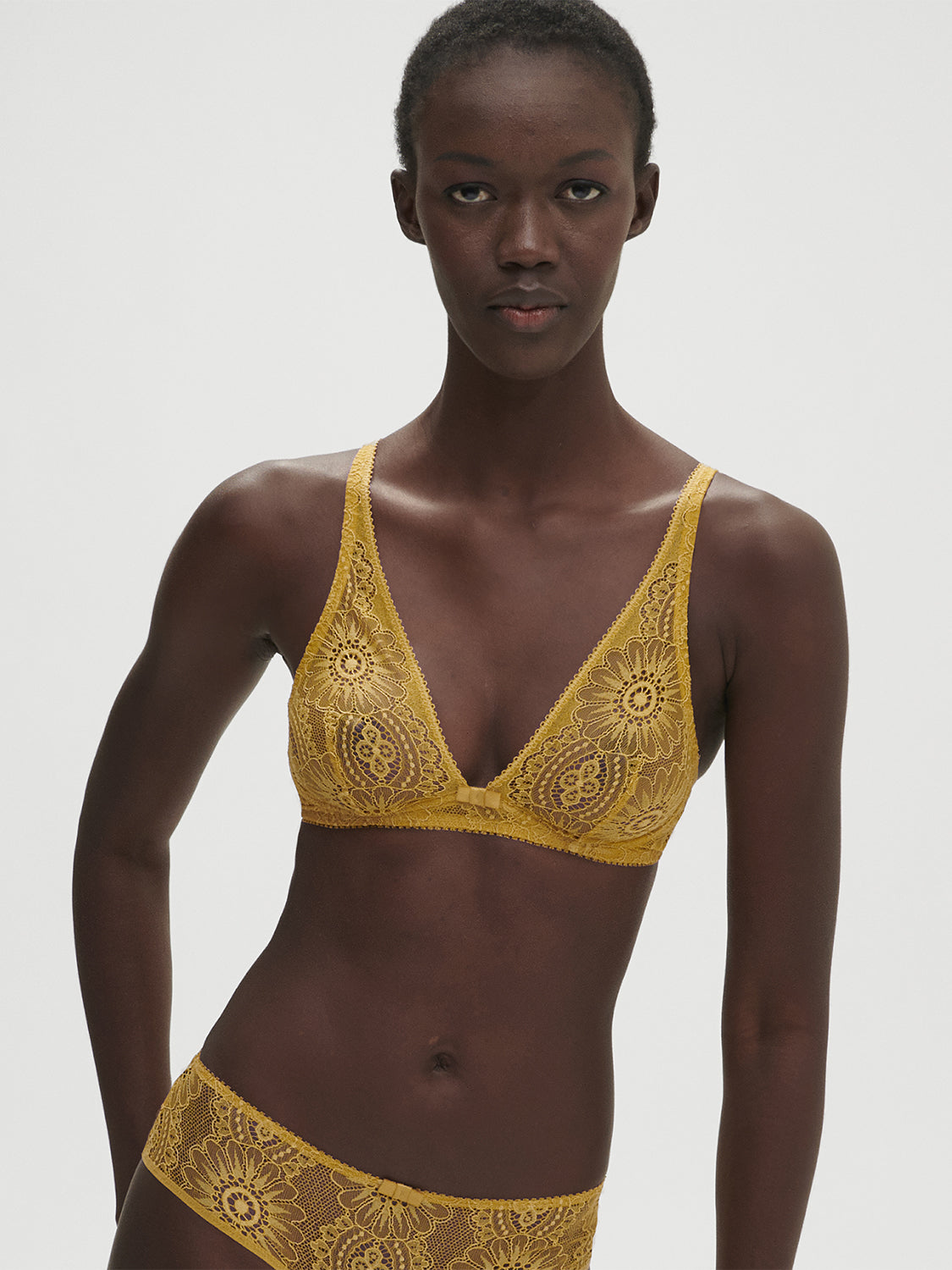 soft-cup-triangle-bra-golden-yellow-embleme-1